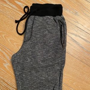 Forever 21 Men Dark Gray Sweats - Barely Worn